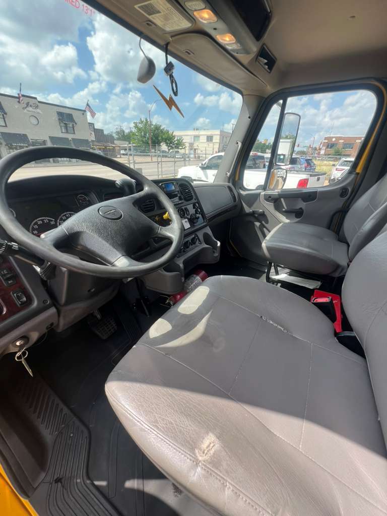 2022 FREIGHTLINER M2 106 Box Truck for sale in Fort Worth, TX — photo 3