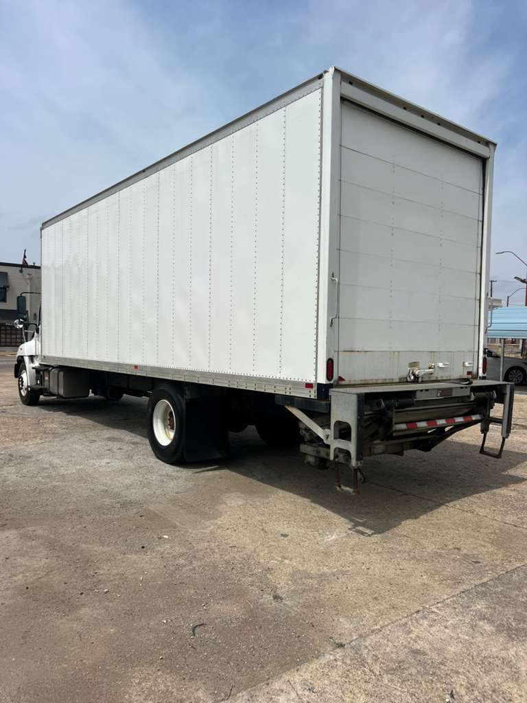 How Much Can a 26FT Box Truck Carry?