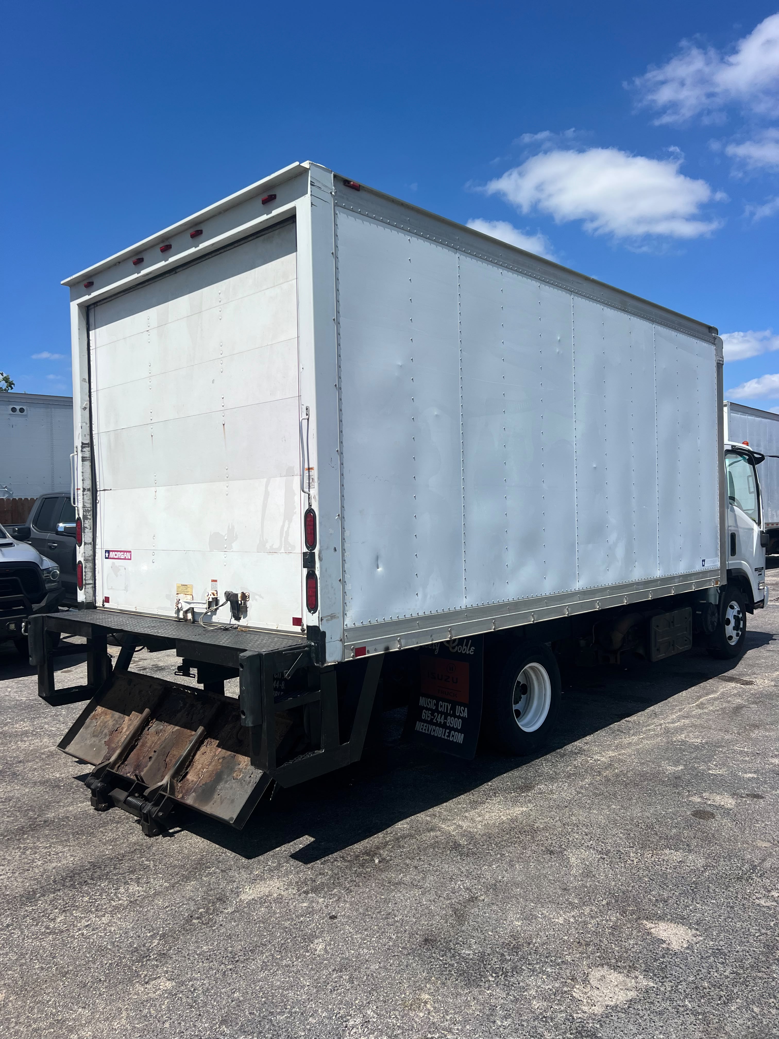 2011 IZUSU NPR HD 16FT Box Truck for sale in Fort Worth, TX — photo 2