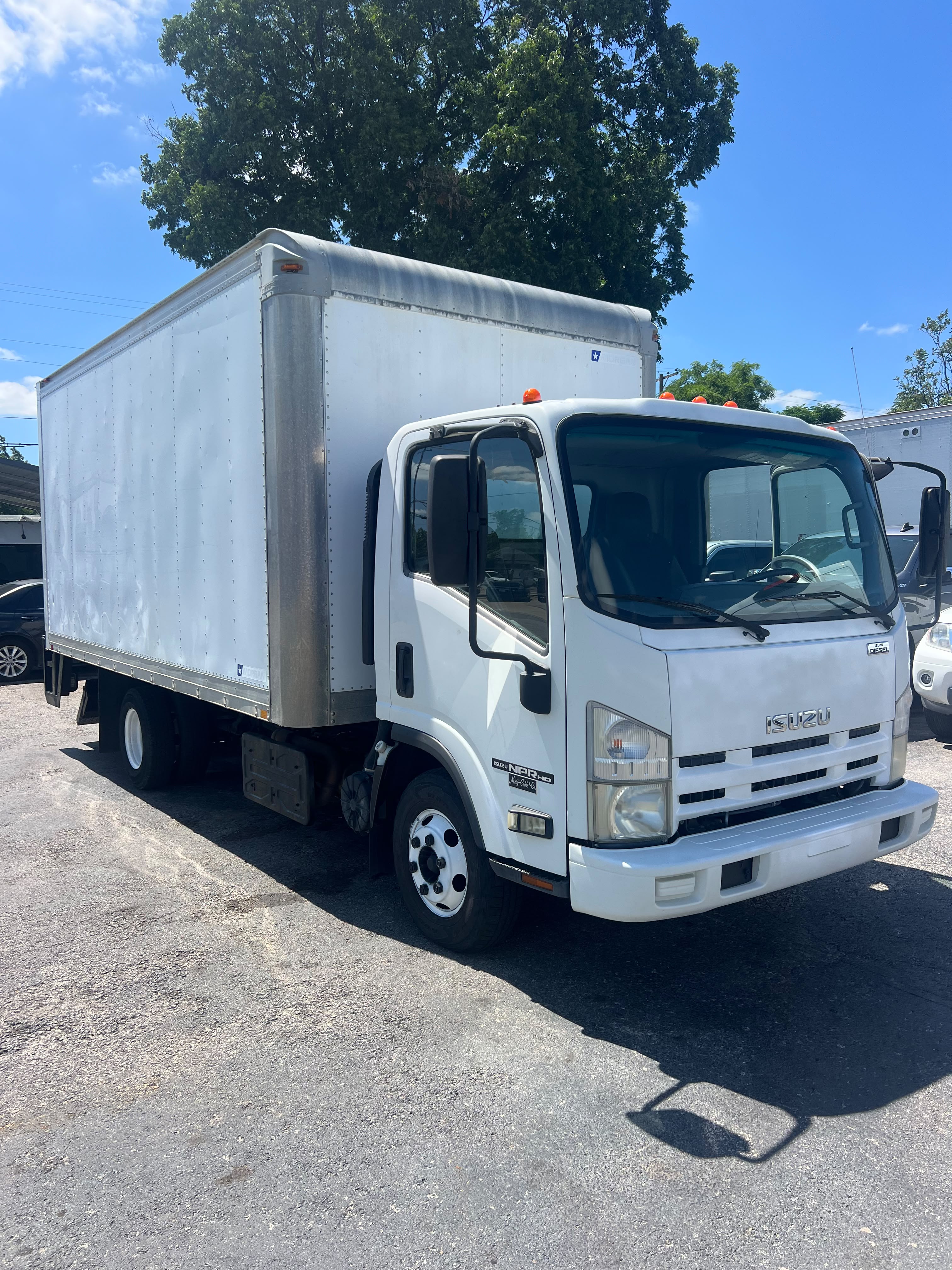 2011 IZUSU NPR HD 16FT Box Truck for sale in Fort Worth, TX — photo 3