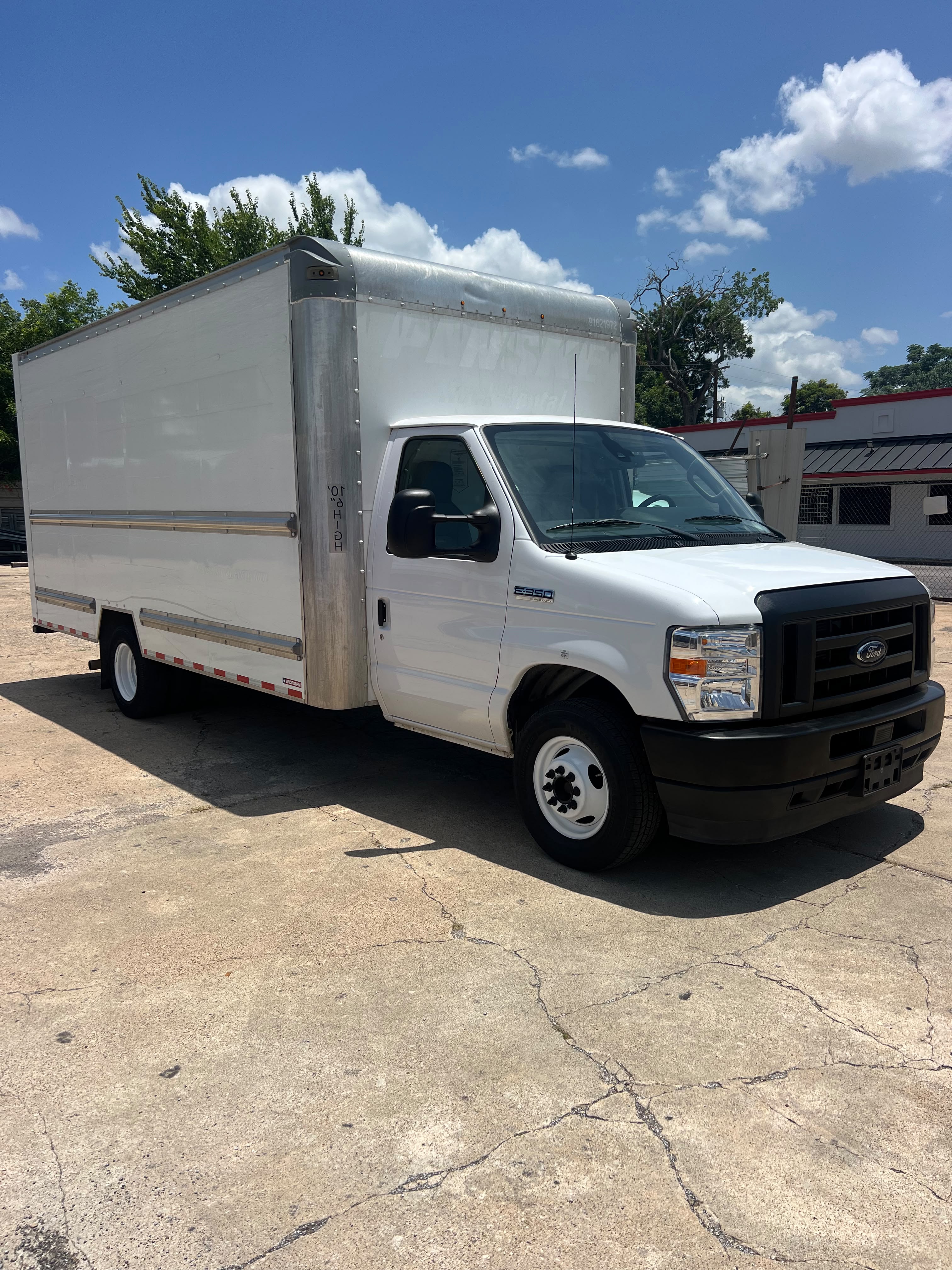 2022 FORD E350 SUPER DUTY Box Truck for sale in Fort Worth, TX — photo 2