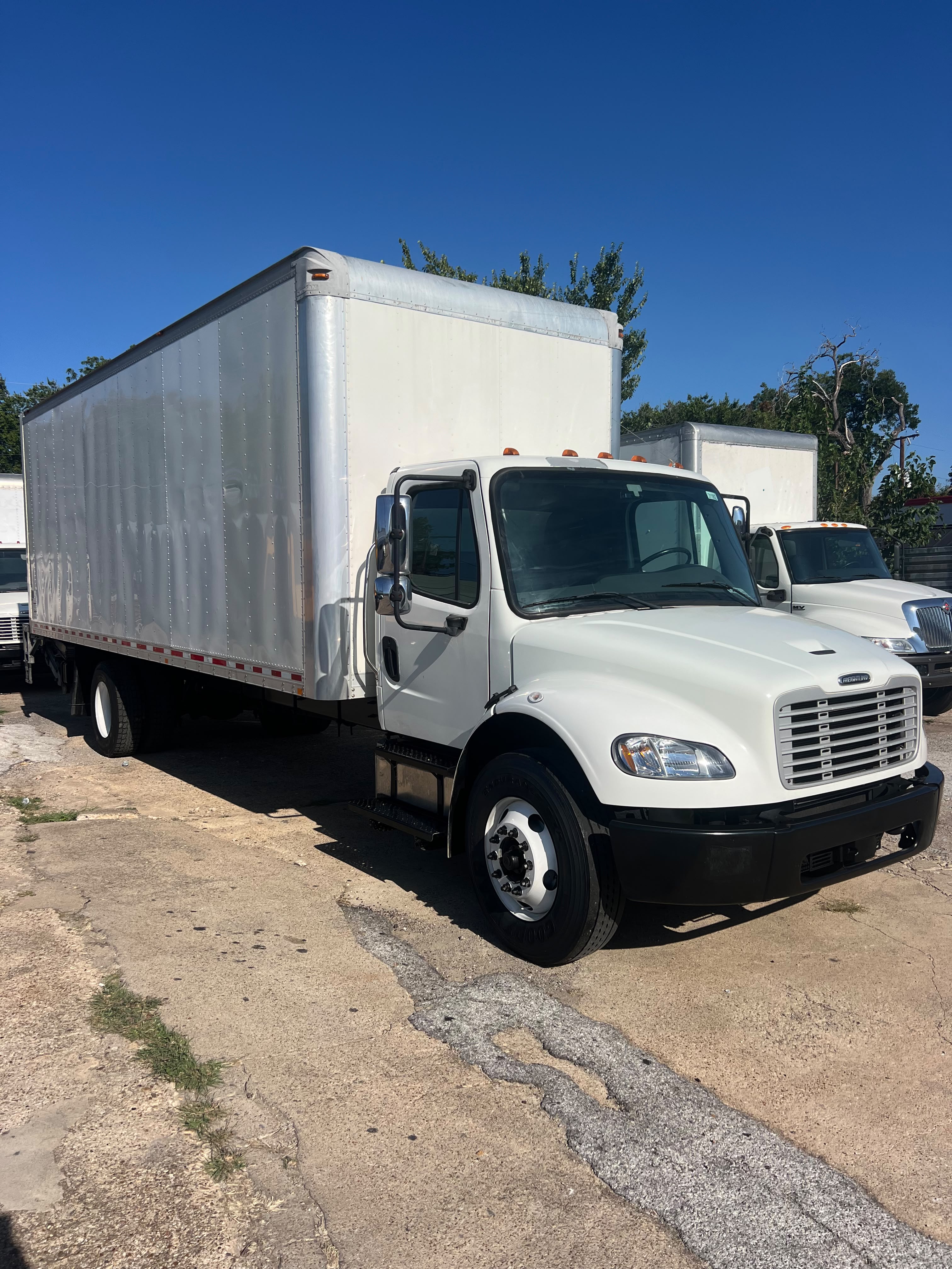 2018 FREIGHTLINER M2 106 26FT Box Truck for sale in Fort Worth, TX — photo 2
