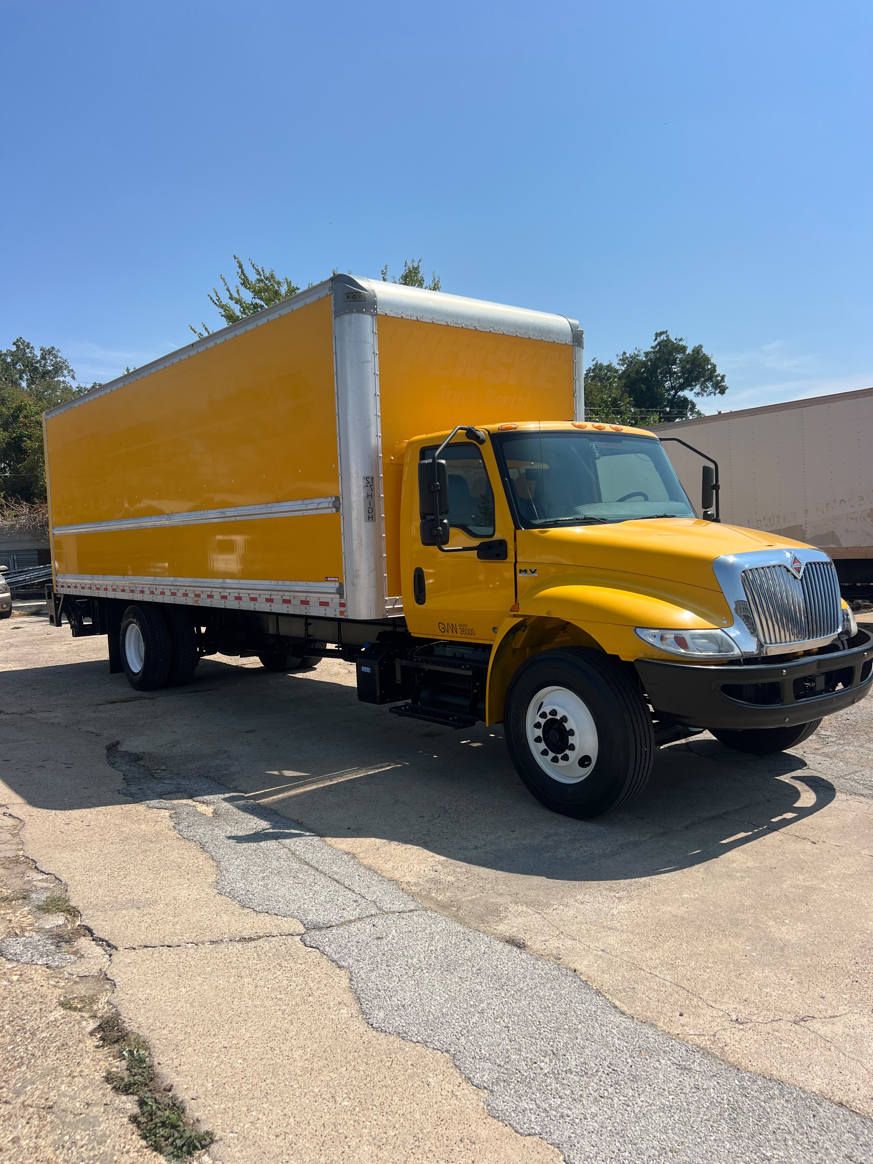 2021 INTERNATIONAL MV607 26FT Box Truck for sale in Fort Worth, TX — photo 2