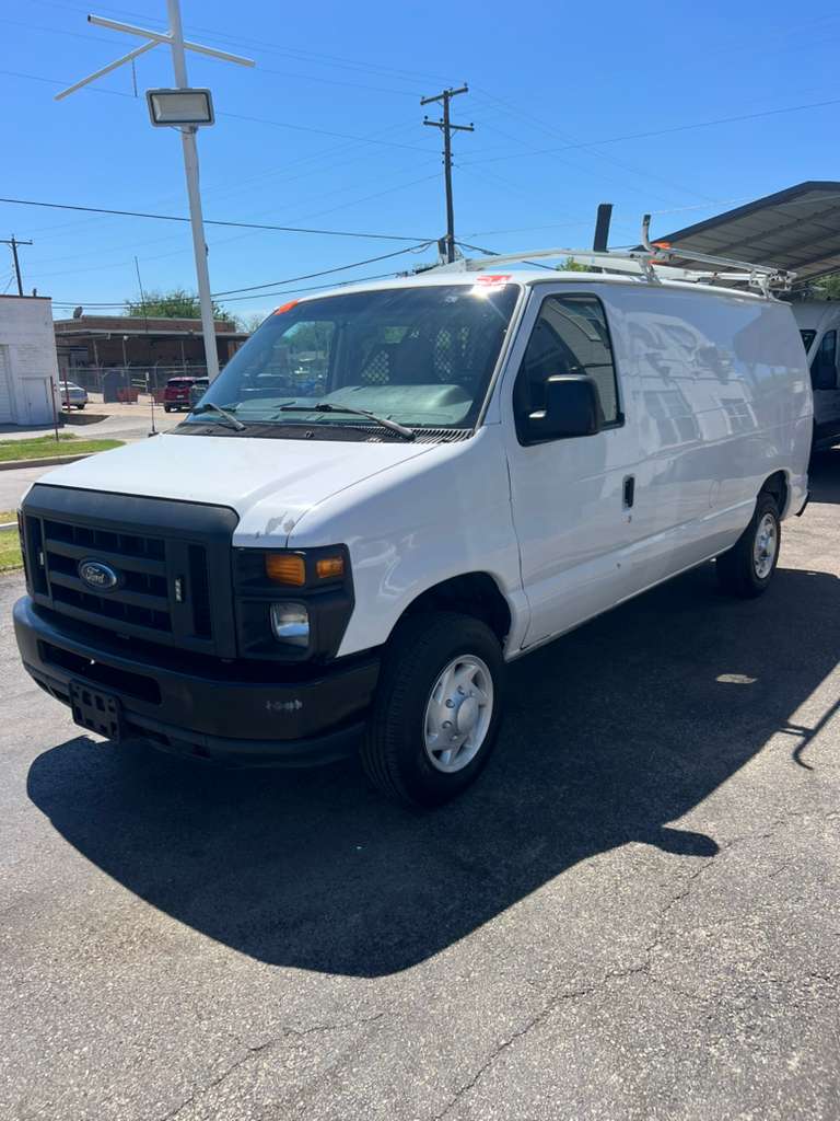 Cargo Vans vs Box Trucks — Which Should You Buy?